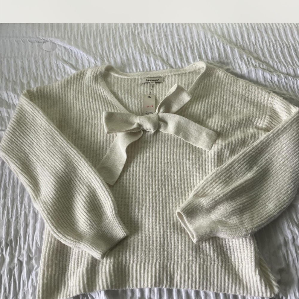 Francesca's Collections Cream V-Neck Sweater with Elegant Bow Detail